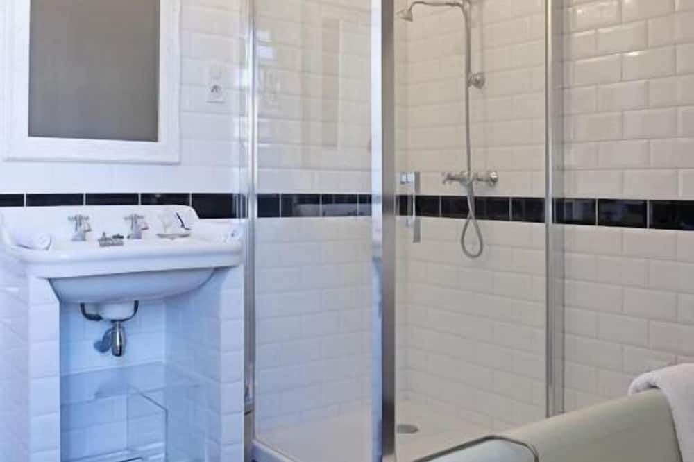 Photo of Bathroom in Martel