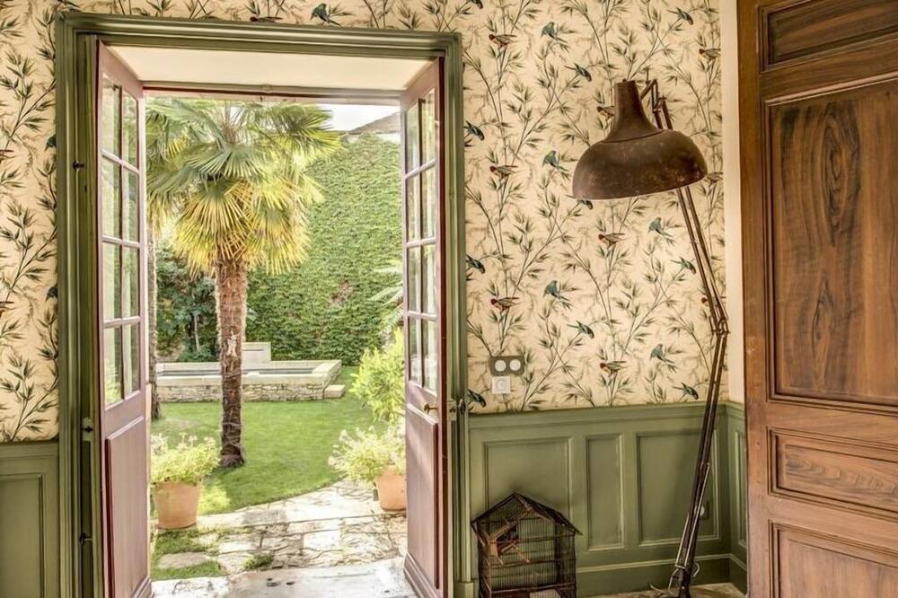 Photo of Outdoor in Martel