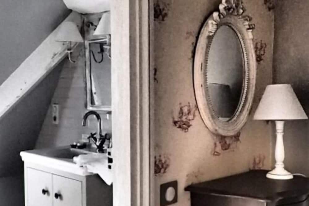 Photo of Bathroom in Martel