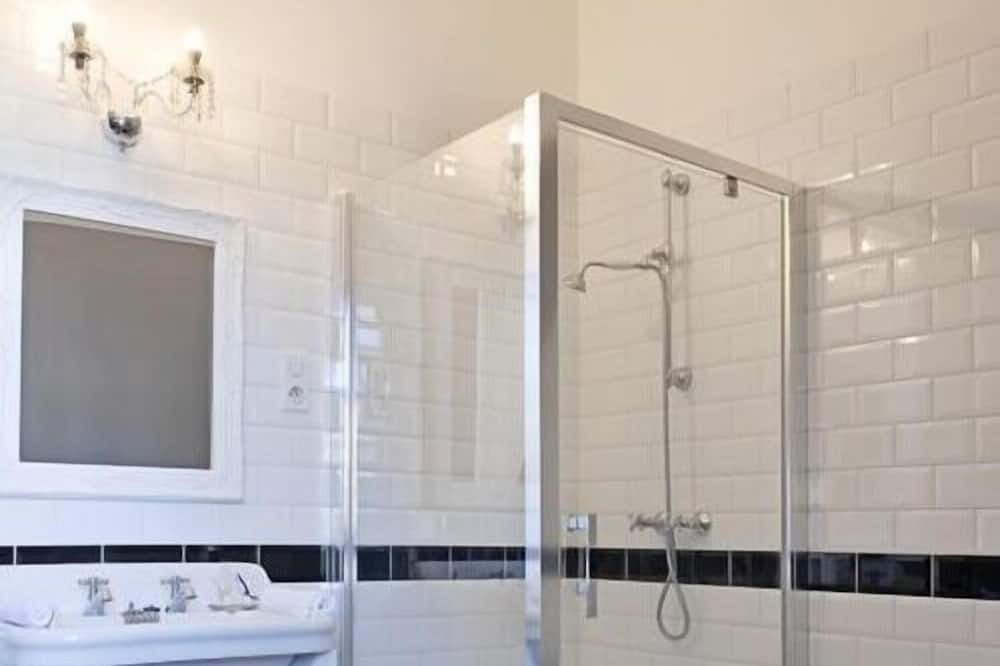 Photo of Bathroom in Martel