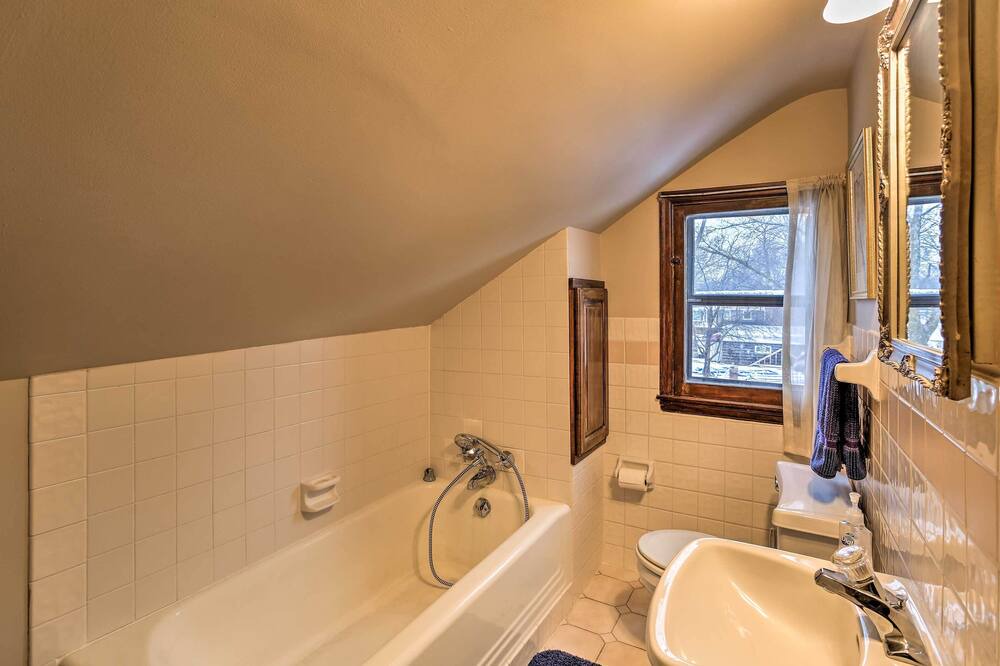 Photo of Bathroom in Mound