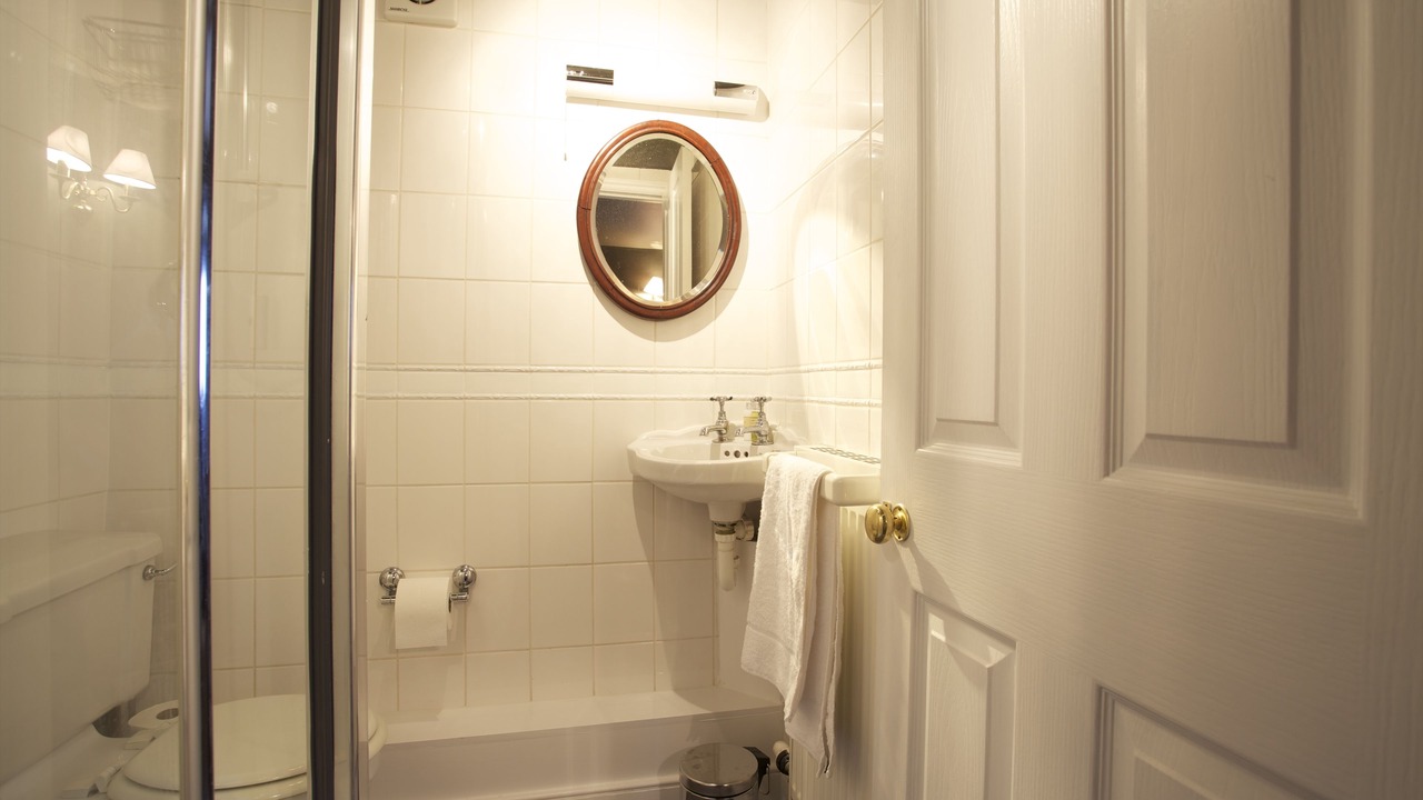 Photo of Bathroom in Badminton