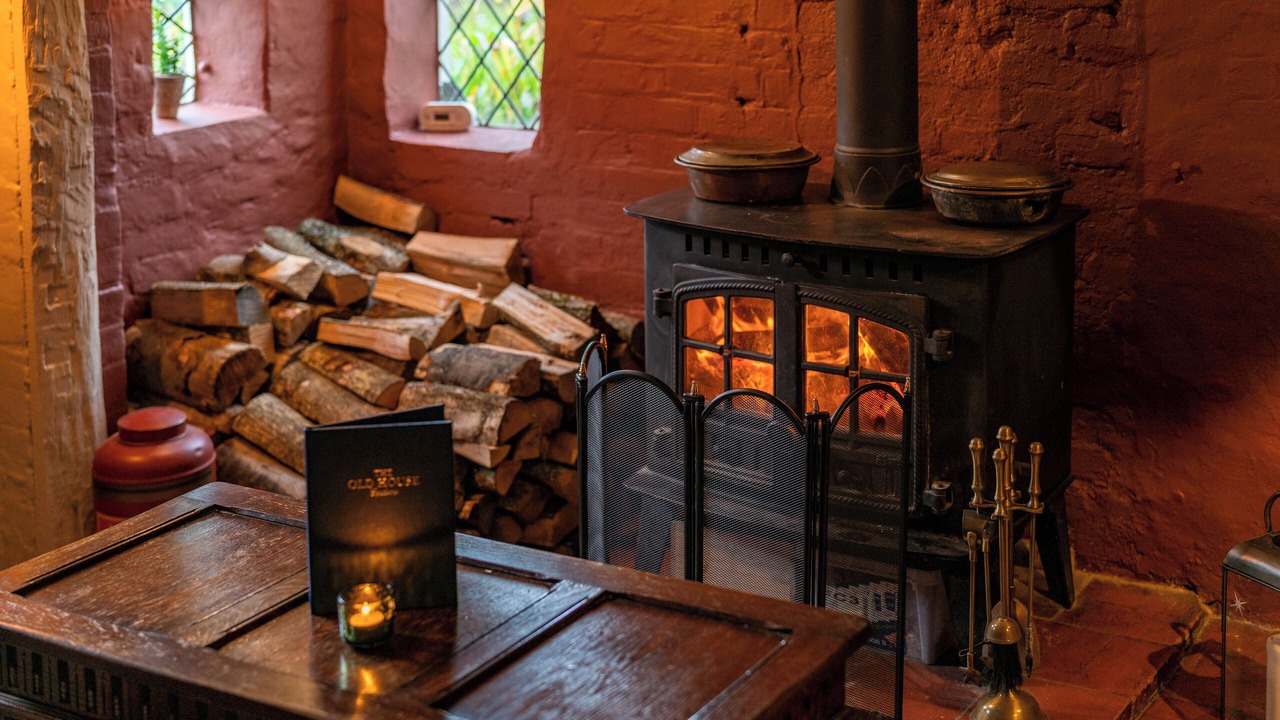 Photo of Livingroom in Crawley Down
