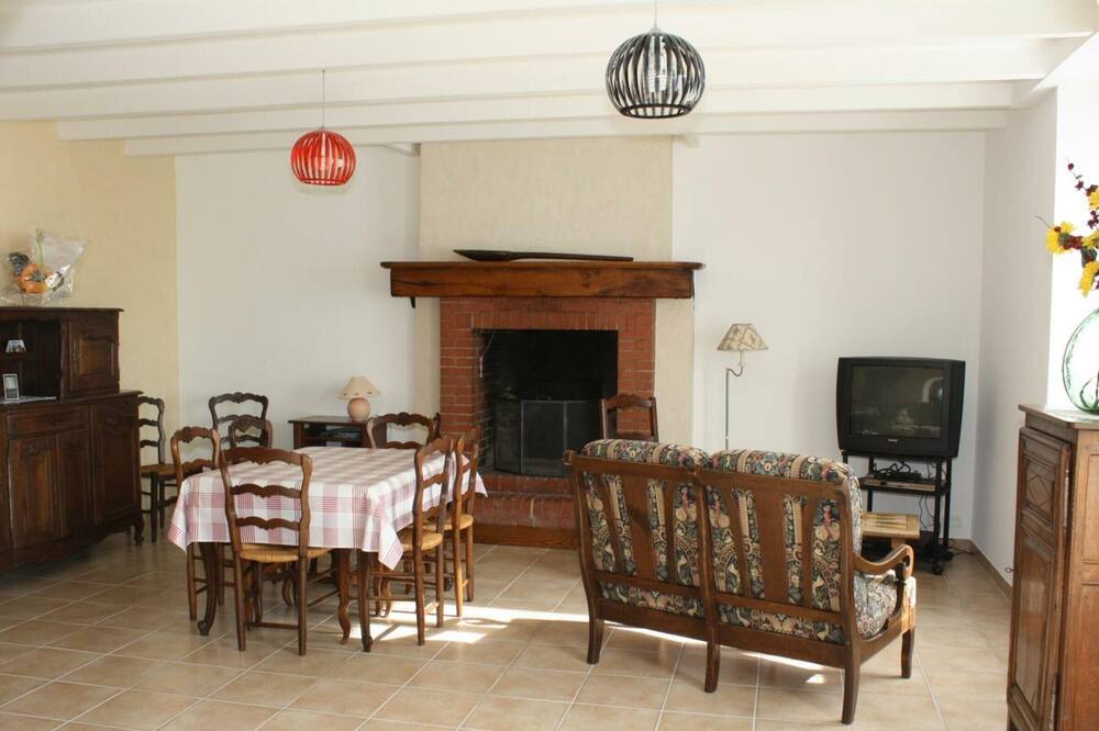 Photo of Livingroom in Dragey-Ronthon