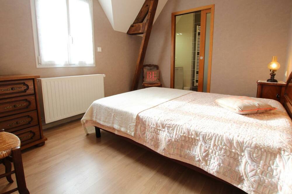 Photo of Bedroom in Dragey-Ronthon
