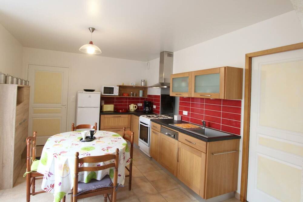 Photo of Kitchen in Dragey-Ronthon