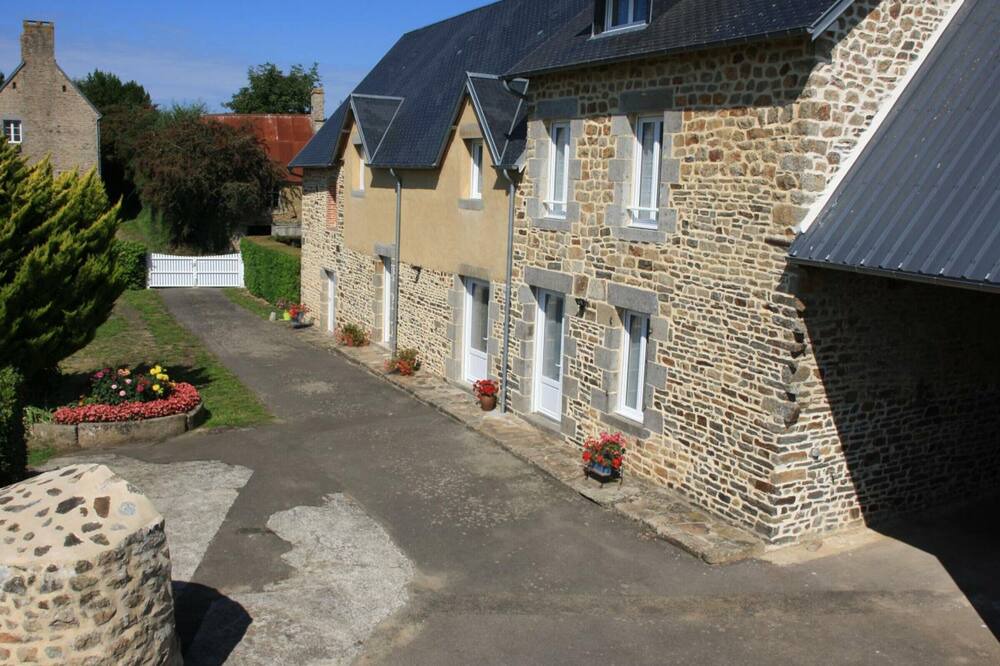 Photo of Outdoor in Dragey-Ronthon