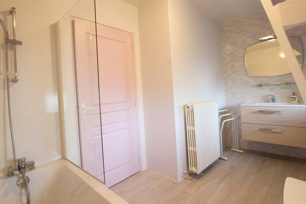 Photo of Others in Dragey-Ronthon