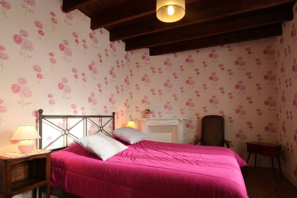 Photo of Bedroom in Dragey-Ronthon