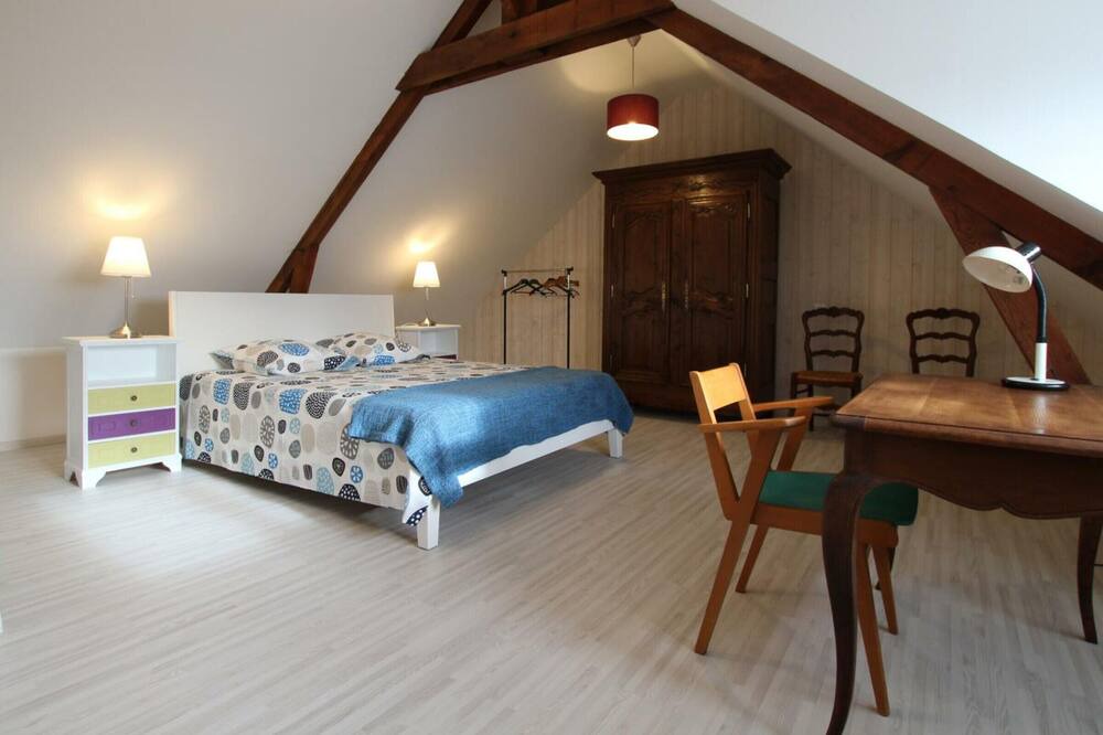 Photo of Bedroom in Dragey-Ronthon