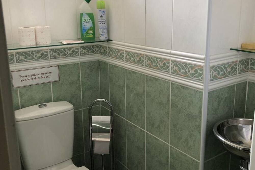 Photo of Bathroom in Mont-de-Marsan