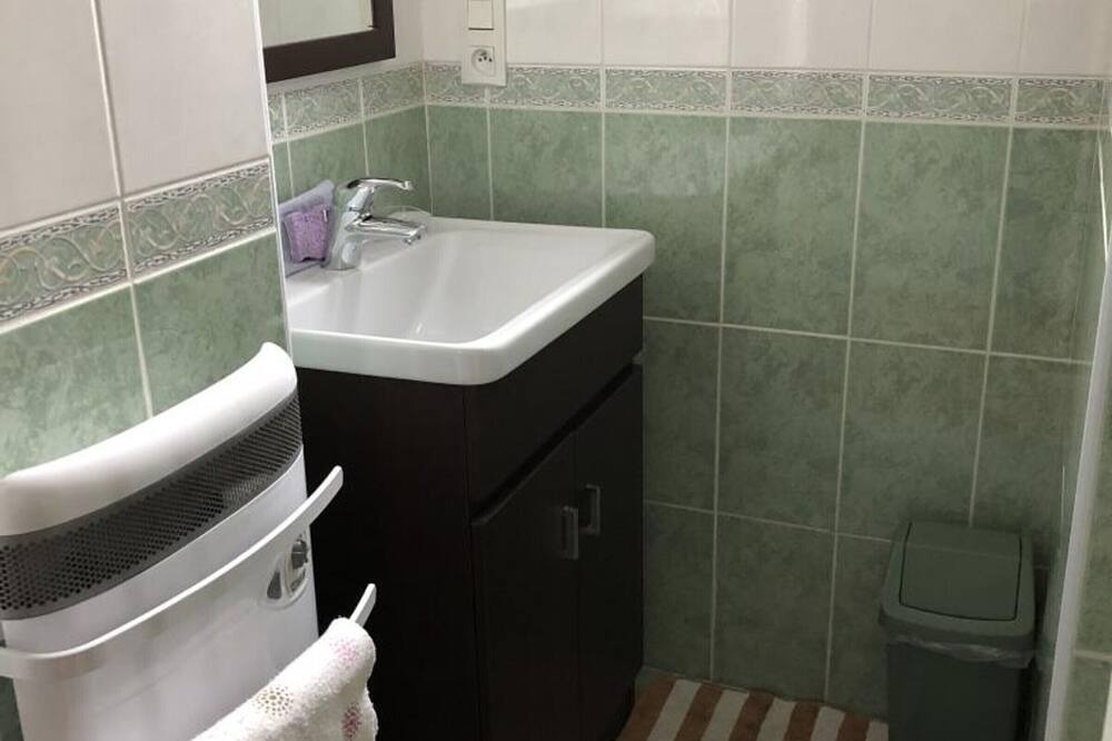 Photo of Bathroom in Mont-de-Marsan