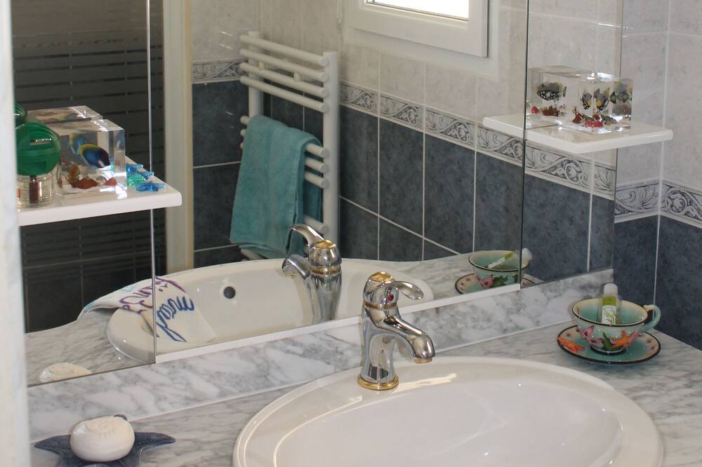 Photo of Bathroom in Montauroux