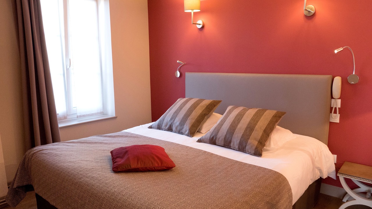 Photo of Bedroom in Sainte-Gauburge-Sainte-Colombe