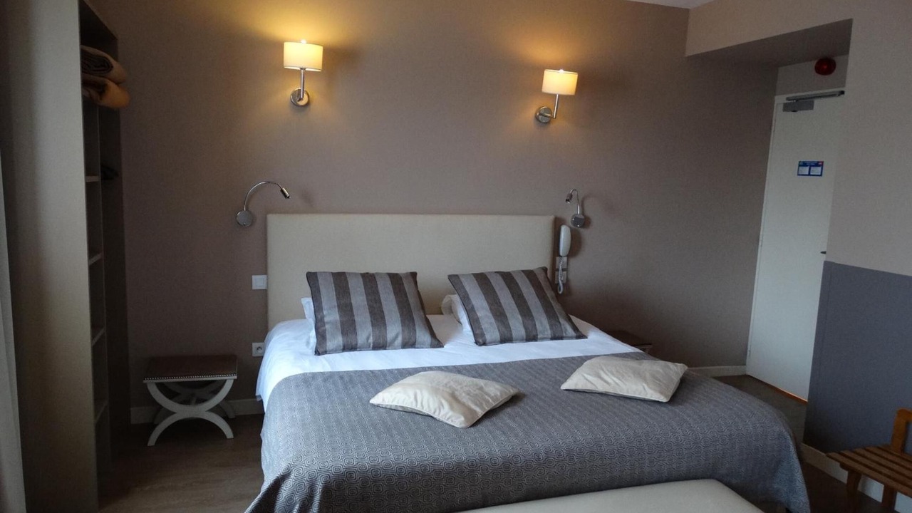 Photo of Bedroom in Sainte-Gauburge-Sainte-Colombe