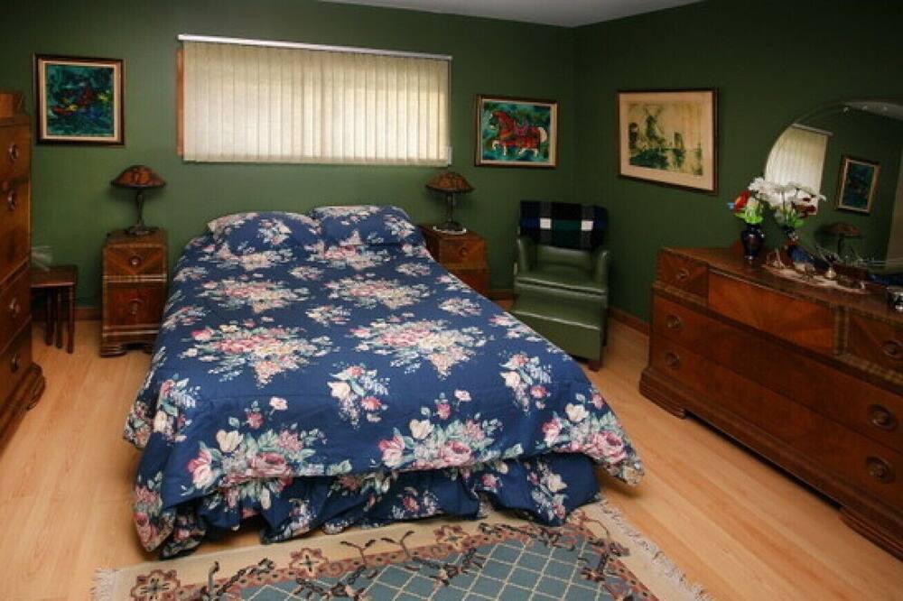 Photo of Bedroom in Mille-Isles