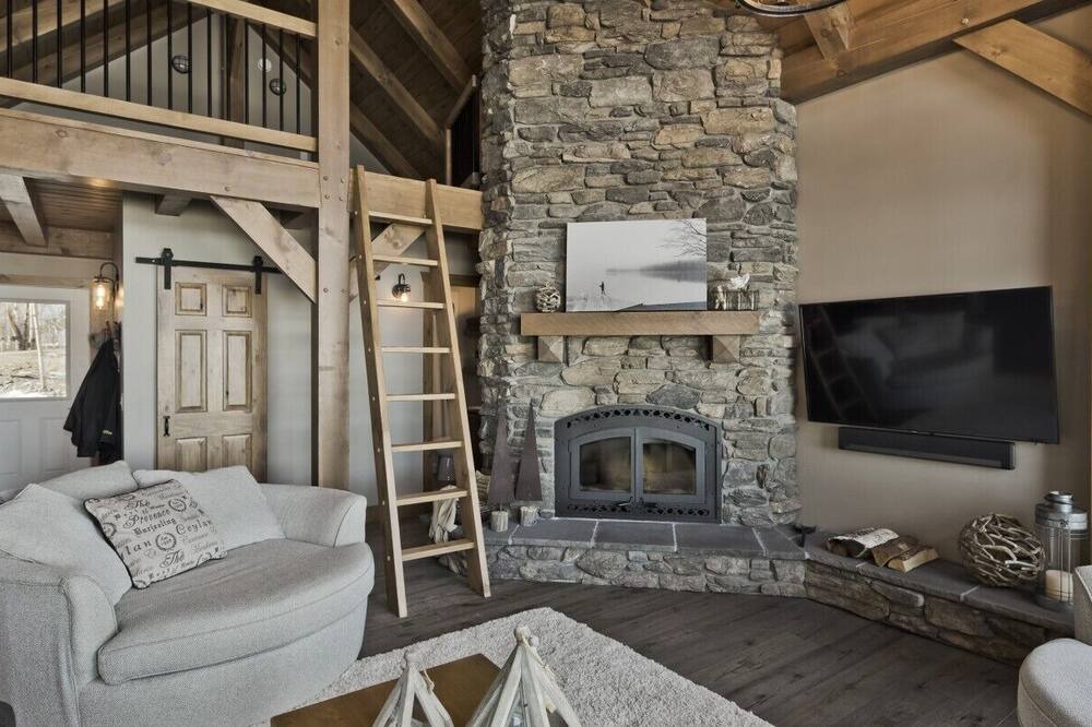 Photo of Livingroom in Caddy Lake