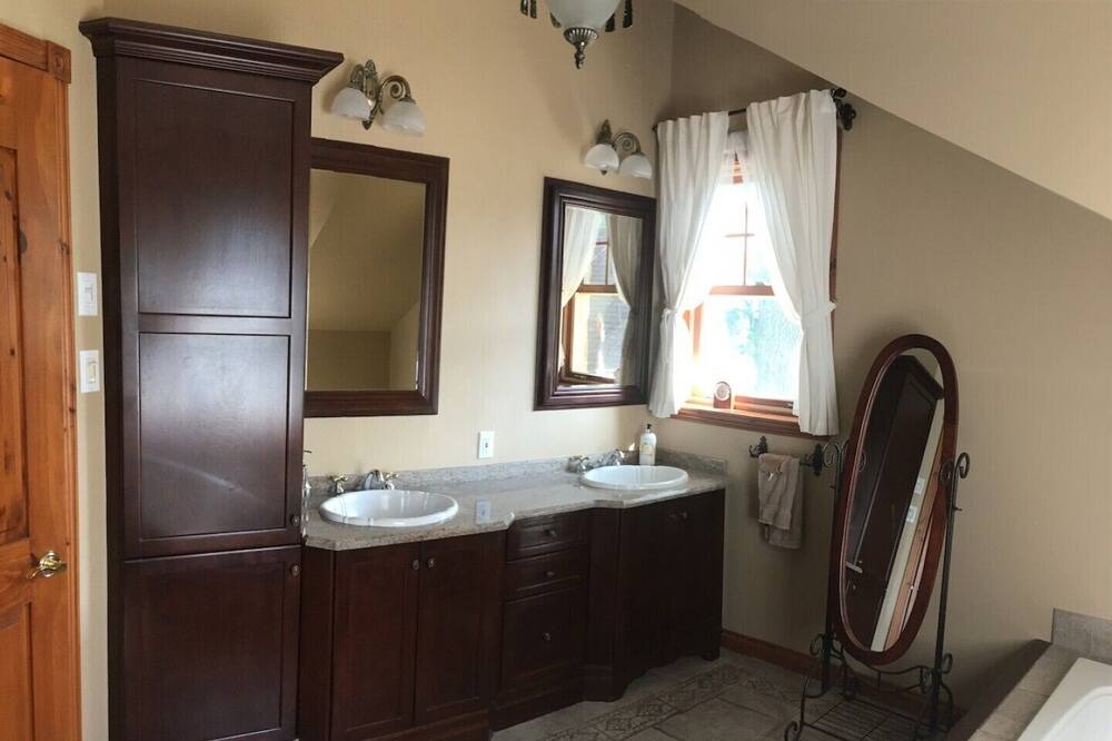 Photo of Bathroom in Lac-Brome