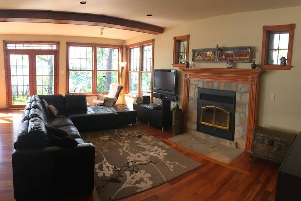 Photo of Livingroom in Lac-Brome