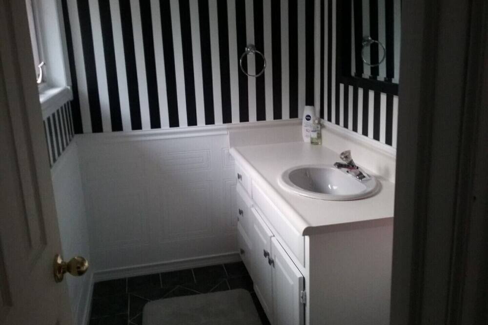 Photo of Bathroom in Tiny