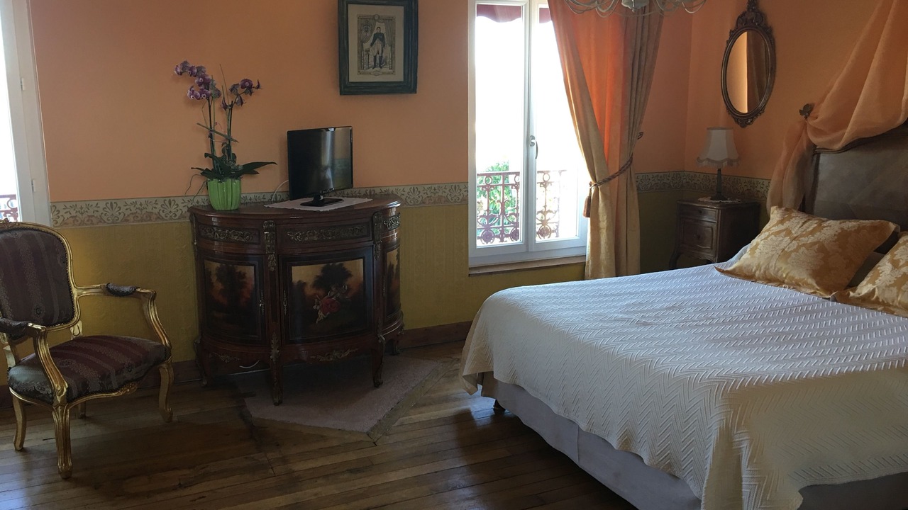 Photo of Bedroom in Saint-Satur