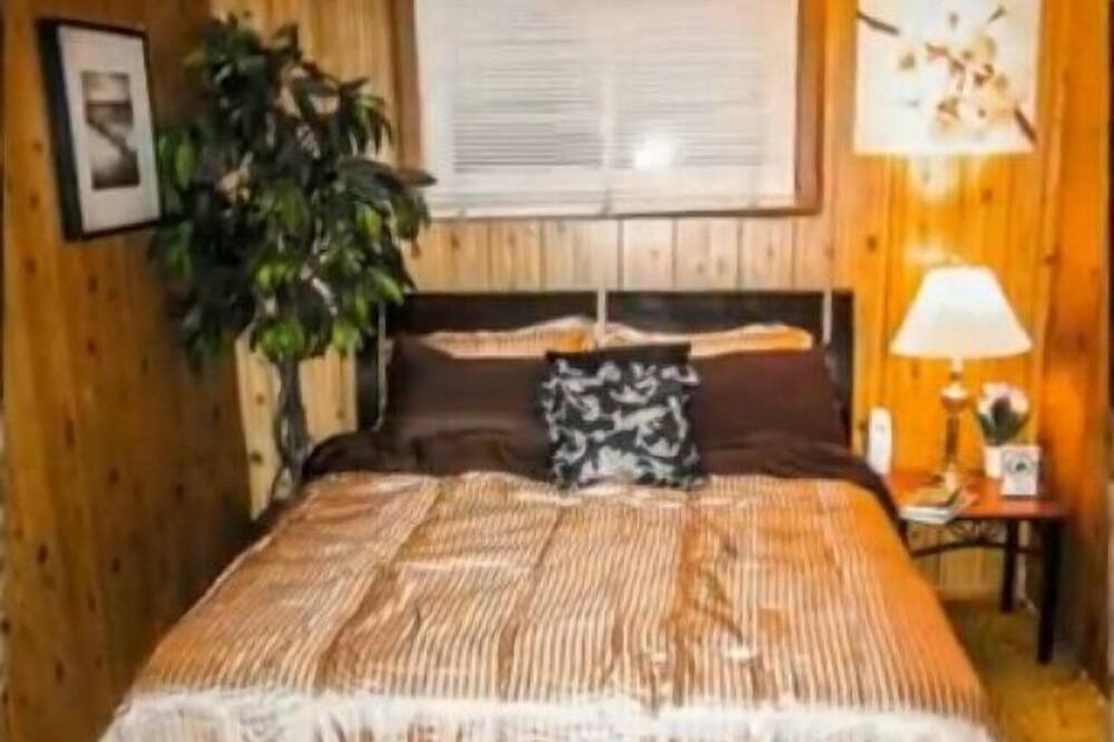Photo of Bedroom in Haliburton