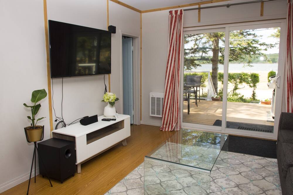 Photo of Livingroom in Manitou Beach
