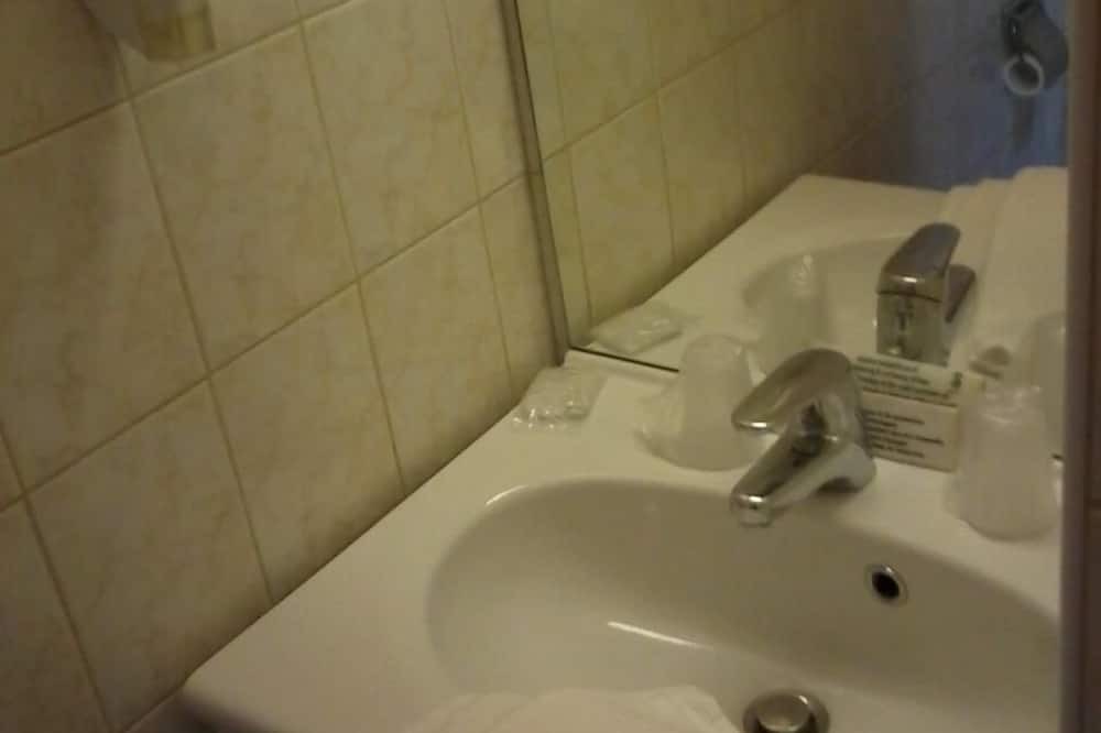 Photo of Bathroom in Montargis