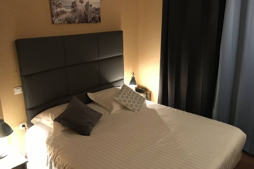 Photo of Bedroom in Montargis