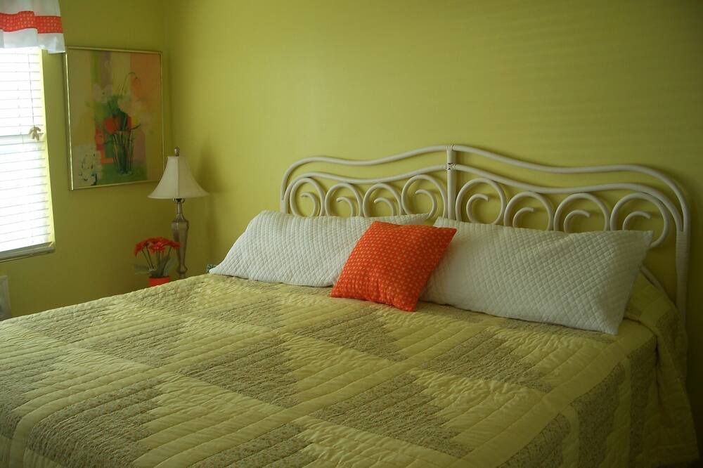 Photo of Bedroom in Crescent Beach