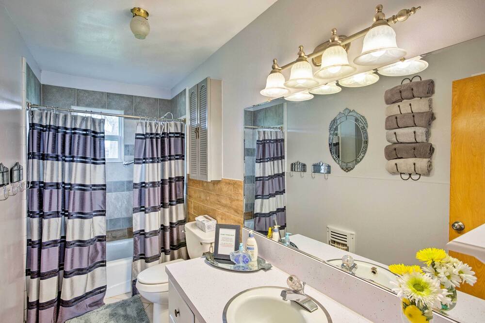 Photo of Bathroom in Tool