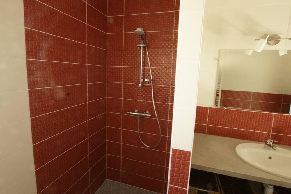 Photo of Bathroom in Saint-Gilles-Croix-de-Vie