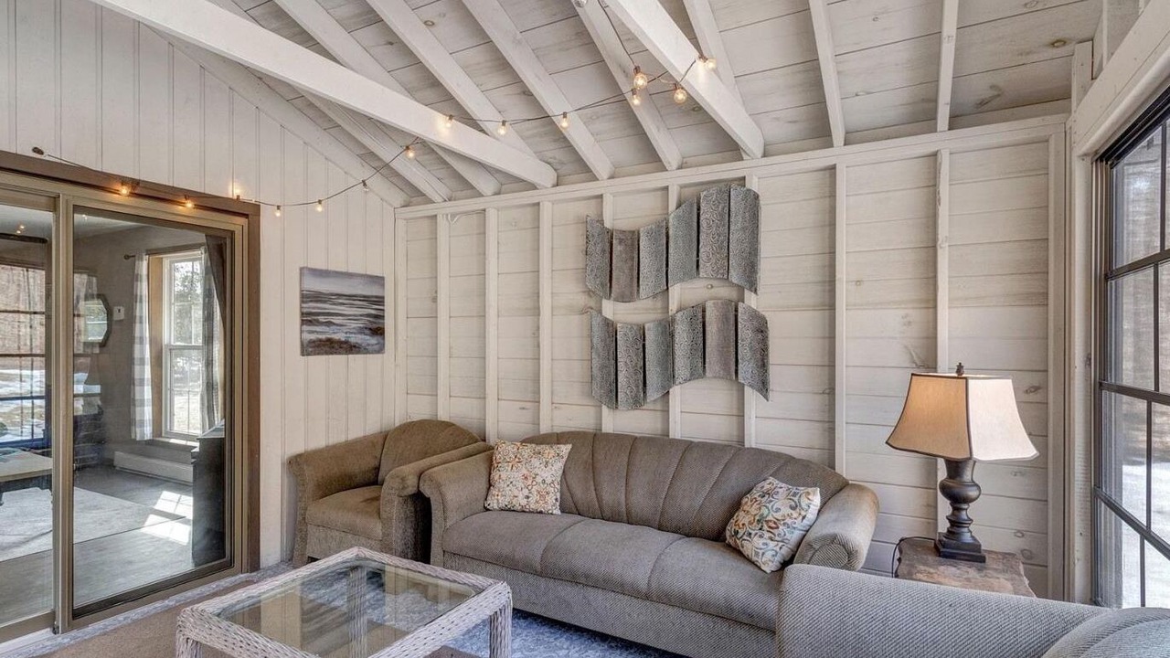 Photo of Livingroom in Algonquin Highlands