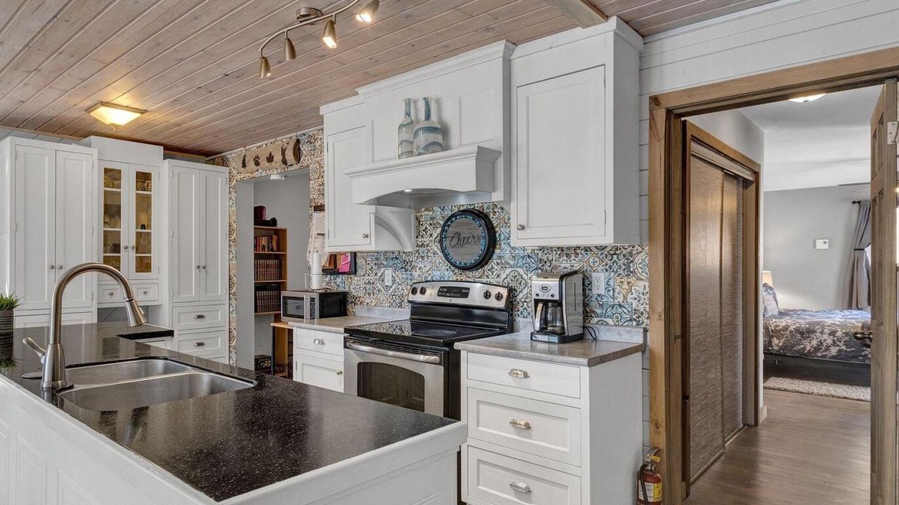 Photo of Kitchen in Algonquin Highlands