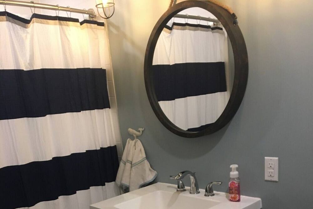 Photo of Bathroom in Waupoos