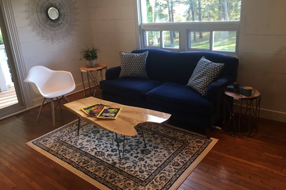 Photo of Livingroom in Waupoos