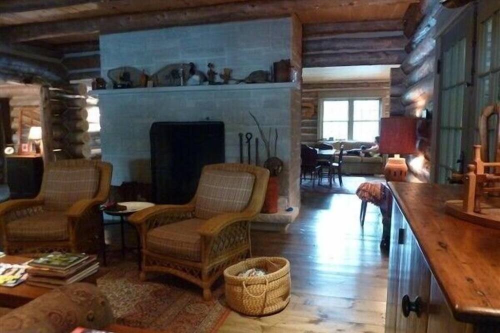 Photo of Livingroom in Val-des-Monts