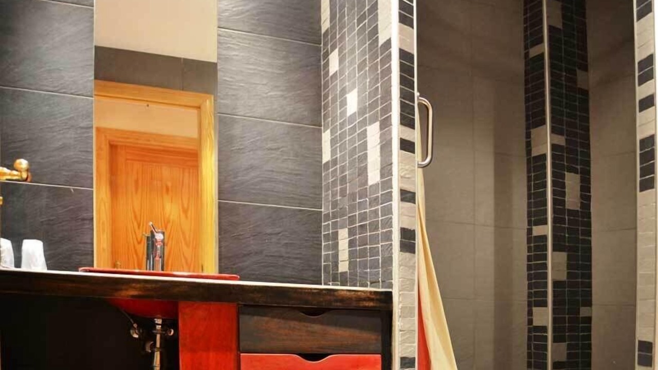Photo of Bathroom in Monroyo
