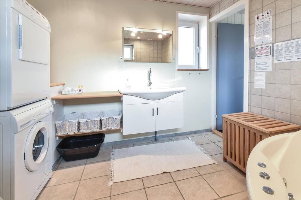 Photo of Bathroom in Næs