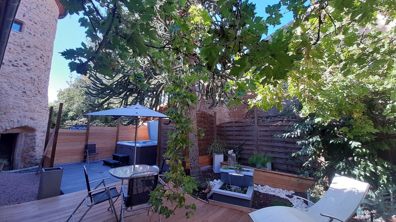 Photo of Patio Balcony in Saint-Remy-de-Chargnat
