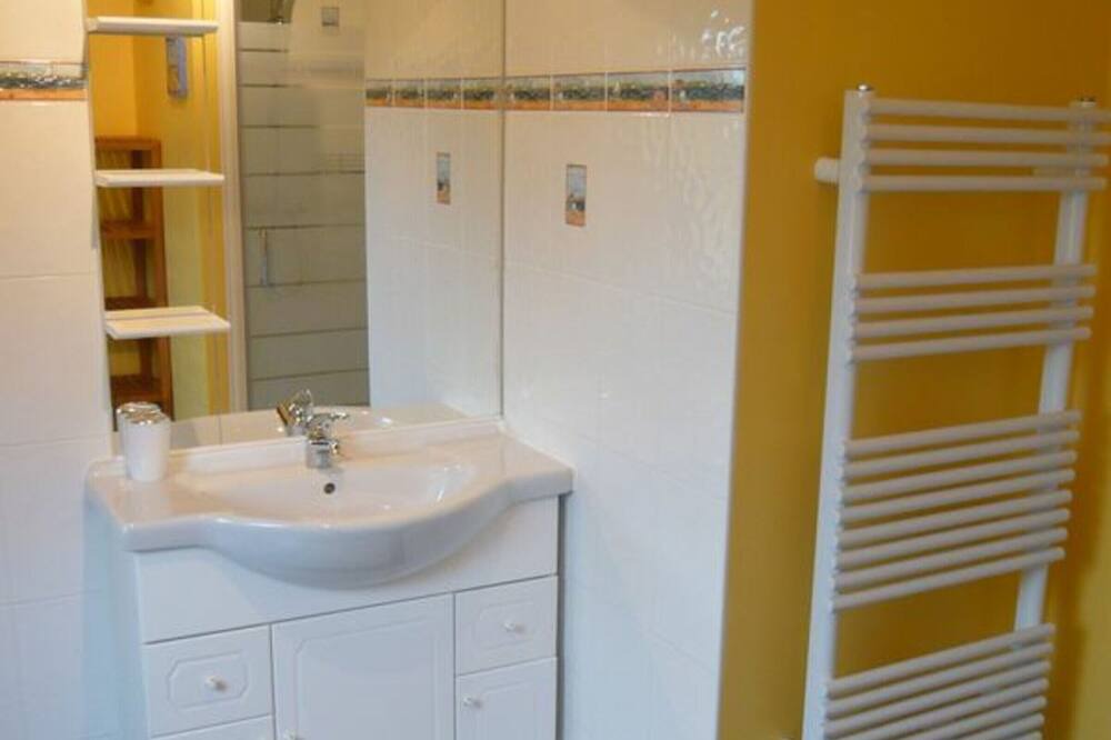 Photo of Bathroom in Ardevon