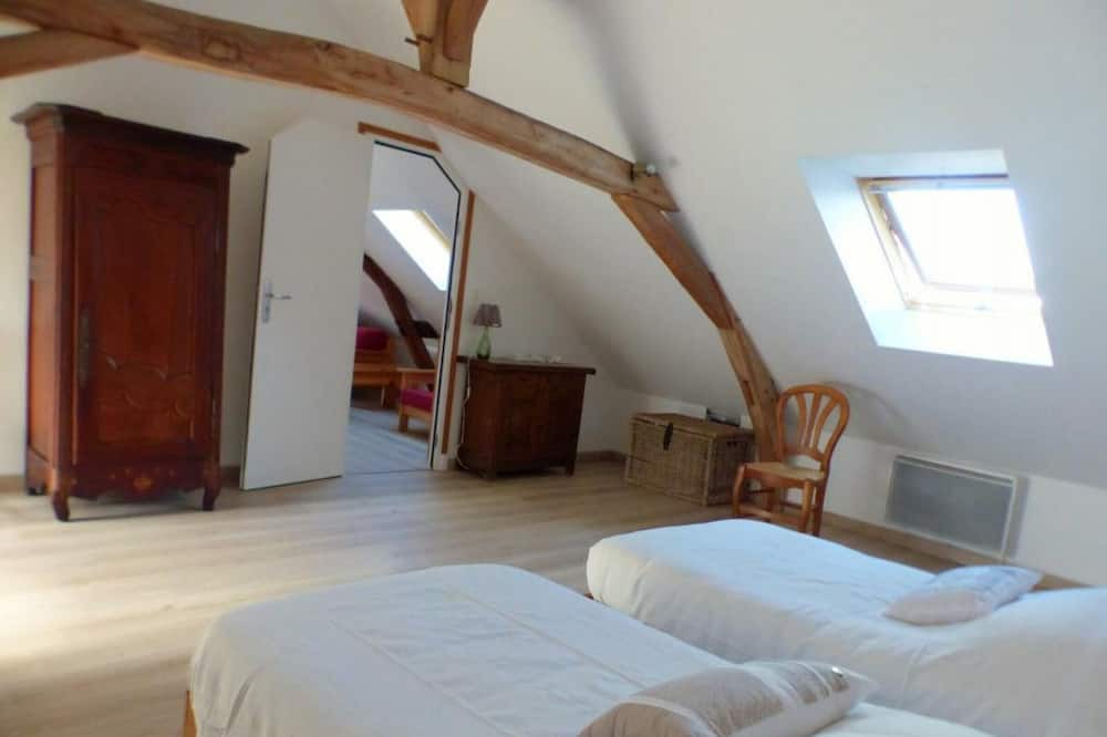Photo of Bedroom in La Chapelle-sur-Loire