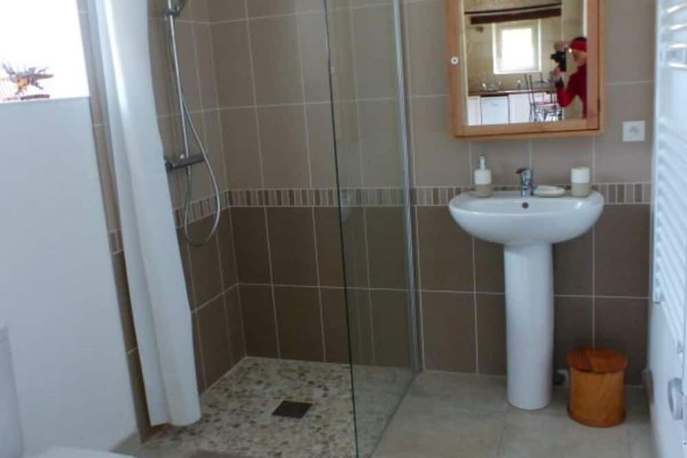 Photo of Bathroom in La Chapelle-sur-Loire