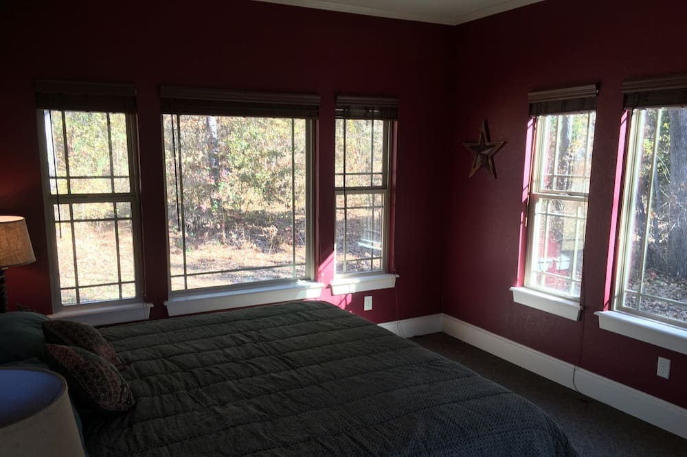 Photo of Bedroom in Flint