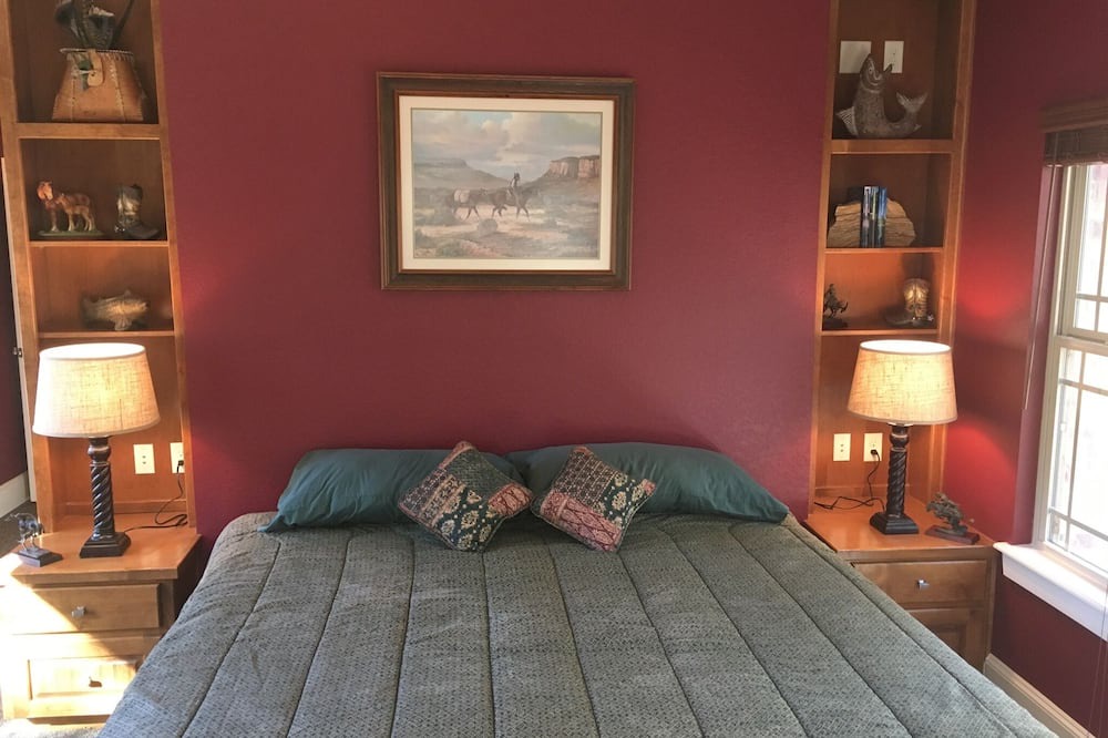 Photo of Bedroom in Flint
