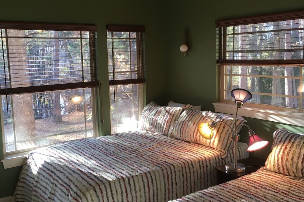 Photo of Bedroom in Flint