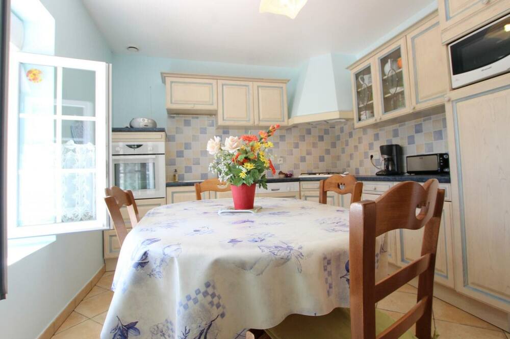 Photo of Kitchen in Montsurvent