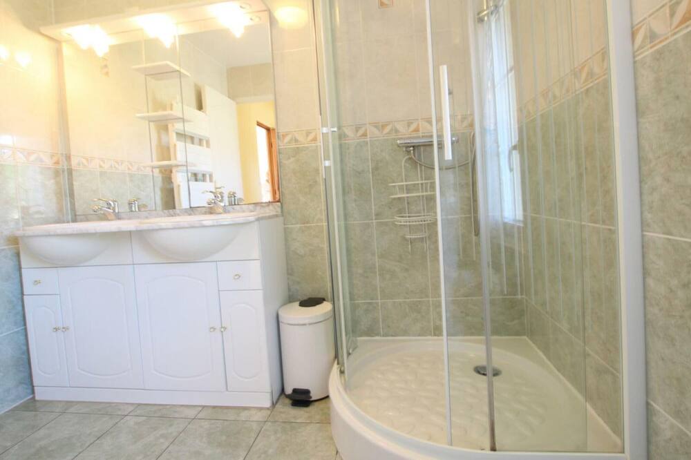 Photo of Bathroom in Montsurvent