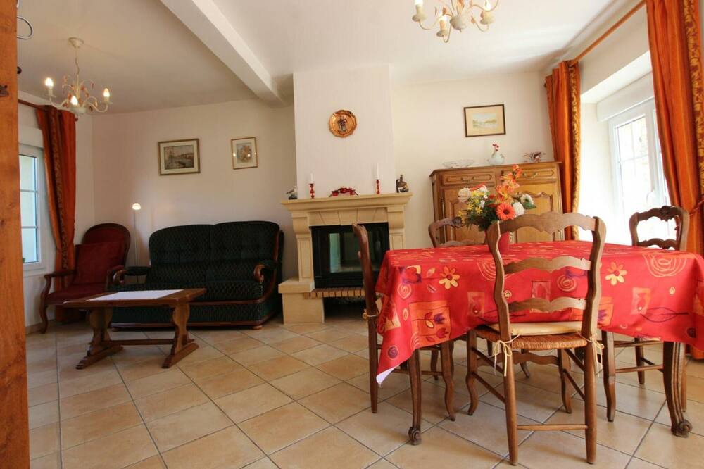 Photo of Livingroom in Montsurvent