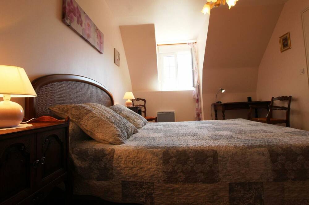 Photo of Bedroom in Montsurvent